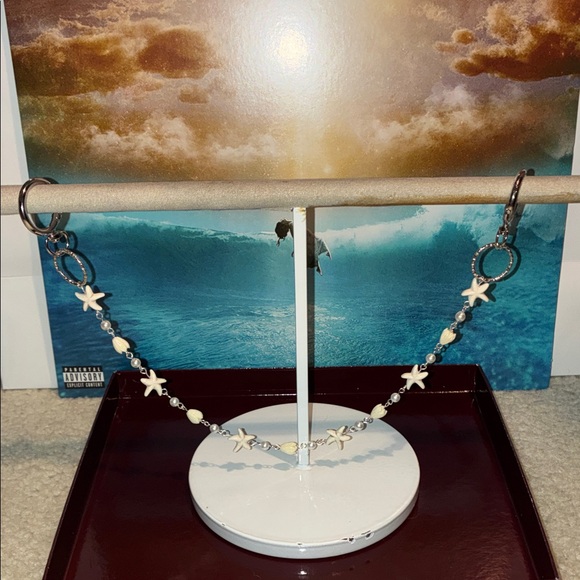 Hawaiian Purse Lei Starfish, Pikake with Pearl accents - Picture 4 of 4